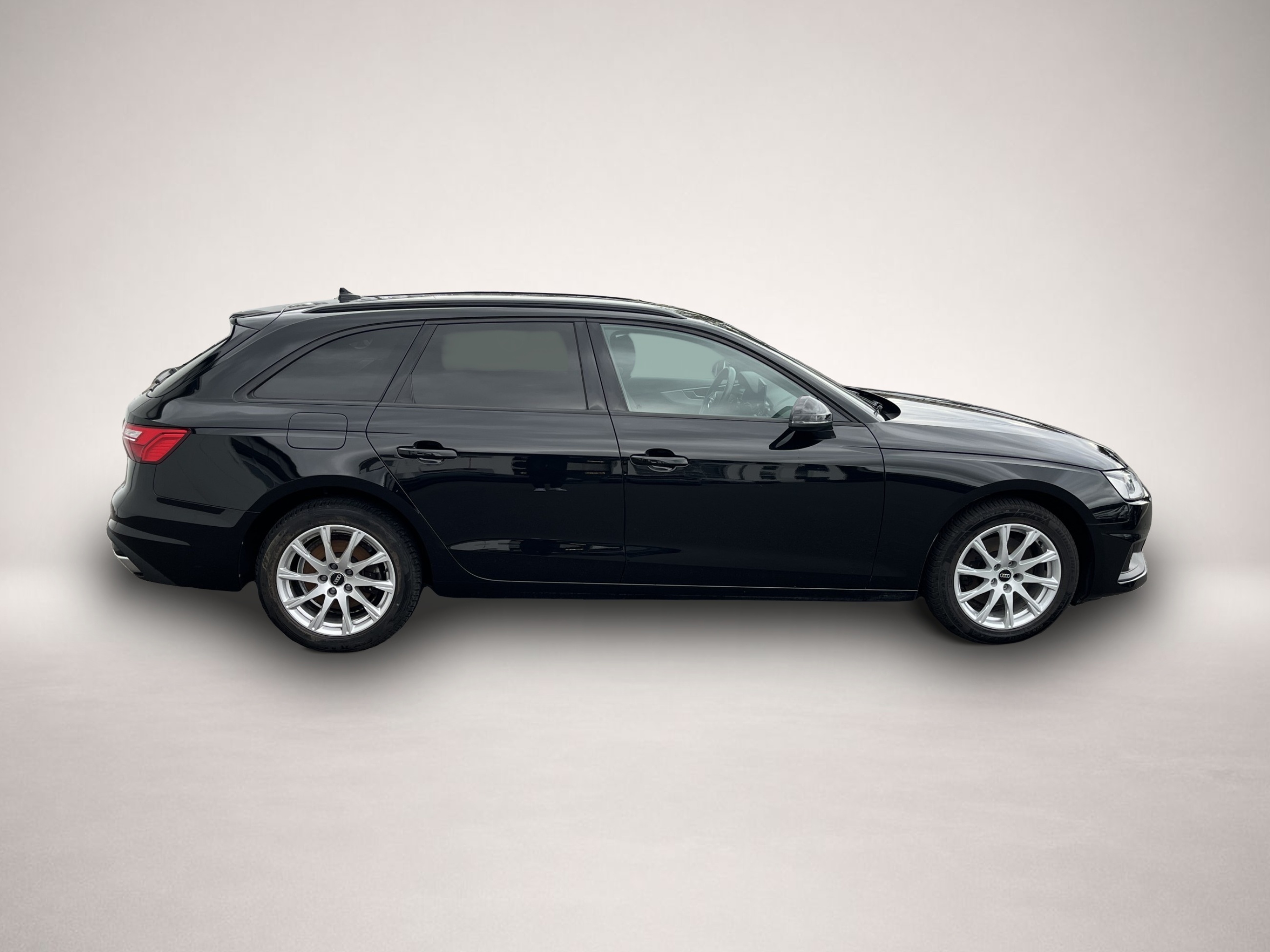 Audi A4 (08/2022, Benzin)