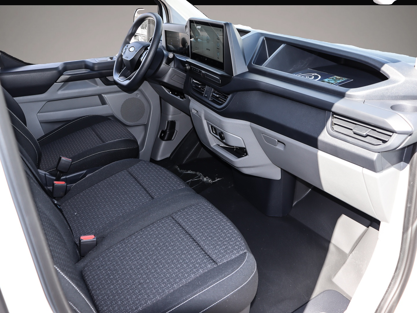 Ford Transit Custom (06/2026, ELECTRIC)