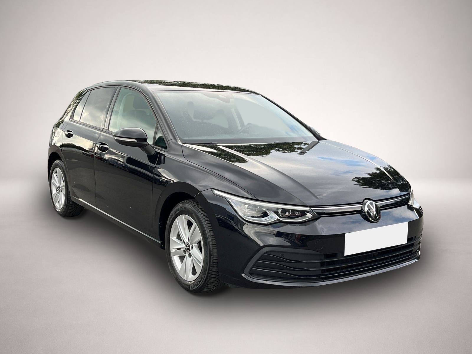 Volkswagen Golf (06/2023, Benzin)