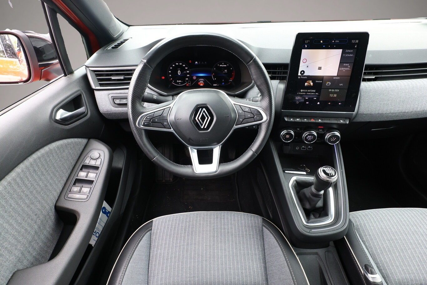Renault Clio (01/2024, Benzin)