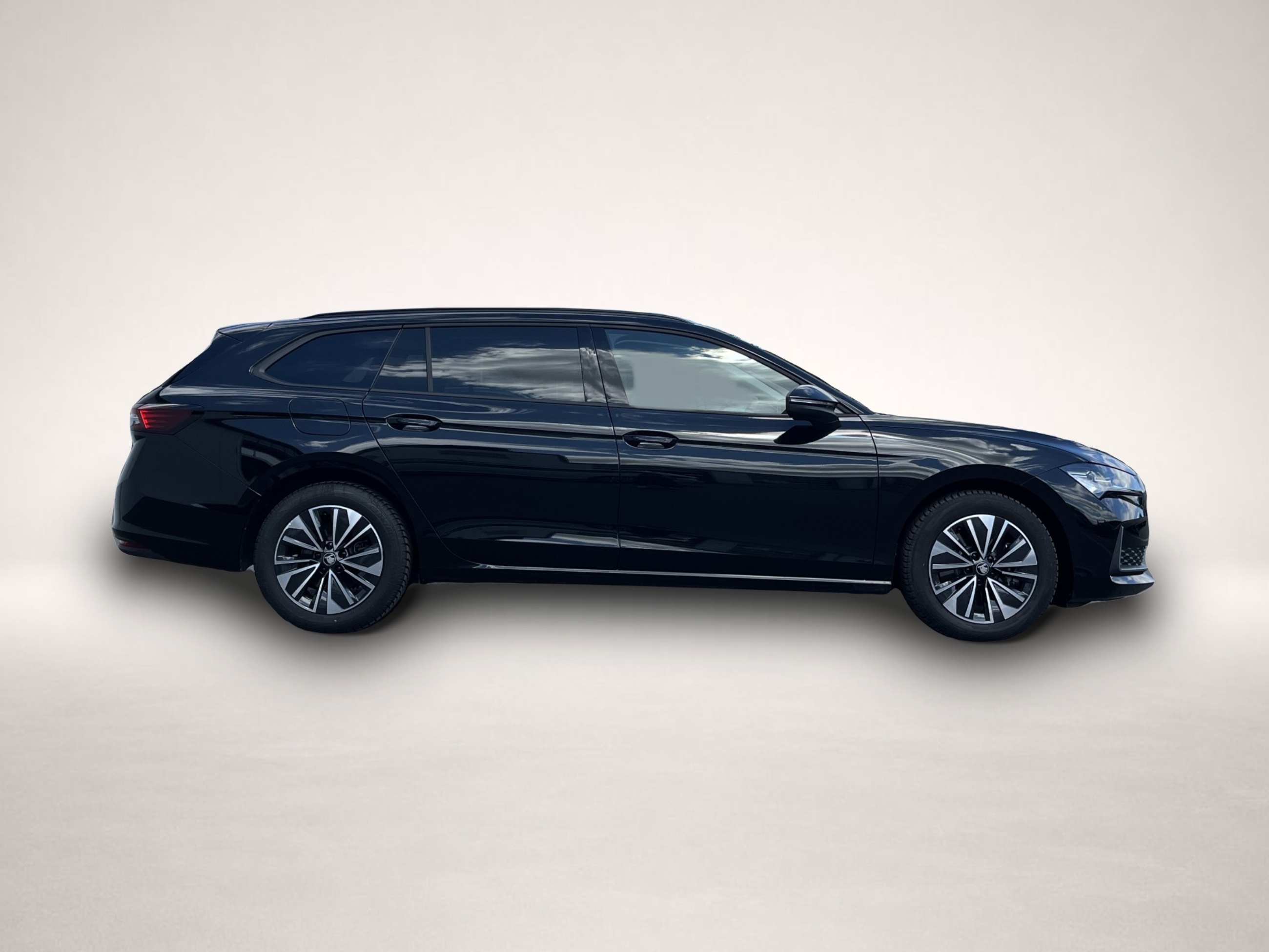 Skoda Superb (09/2025, Benzin)
