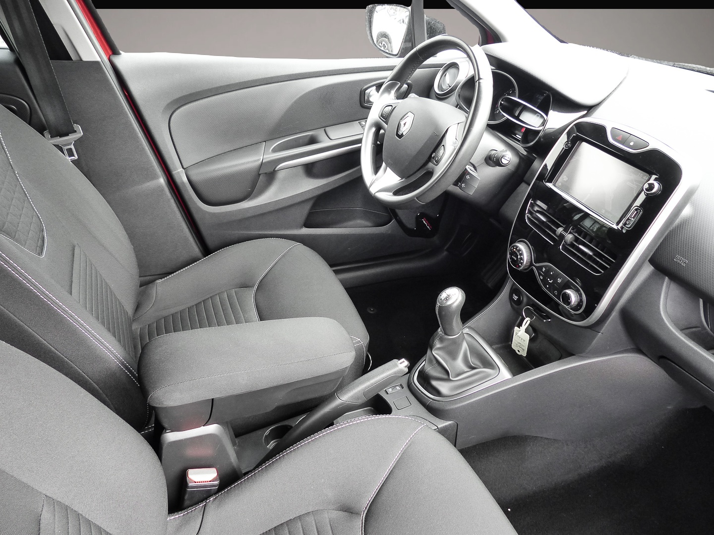 Renault Clio (06/2016, Benzin)