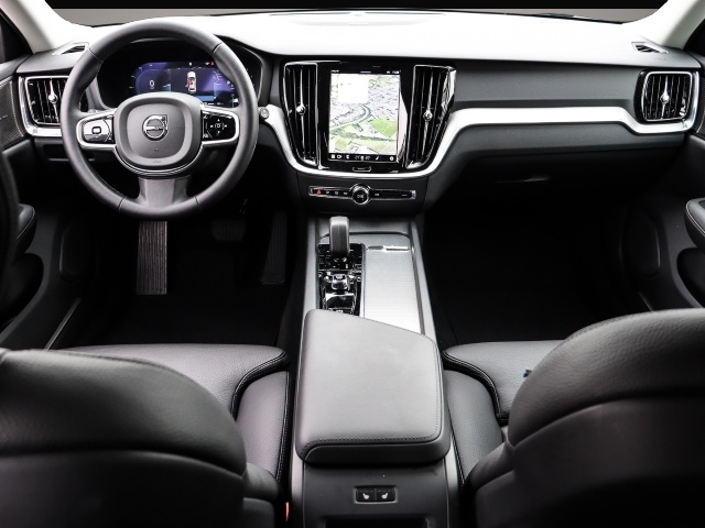 Volvo V60 (02/2025, Benzin)
