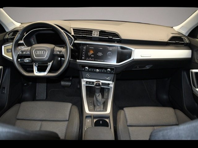 Audi Q3 (02/2023, Benzin)