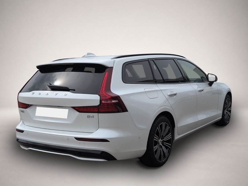 Volvo V60 (08/2025, Benzin)
