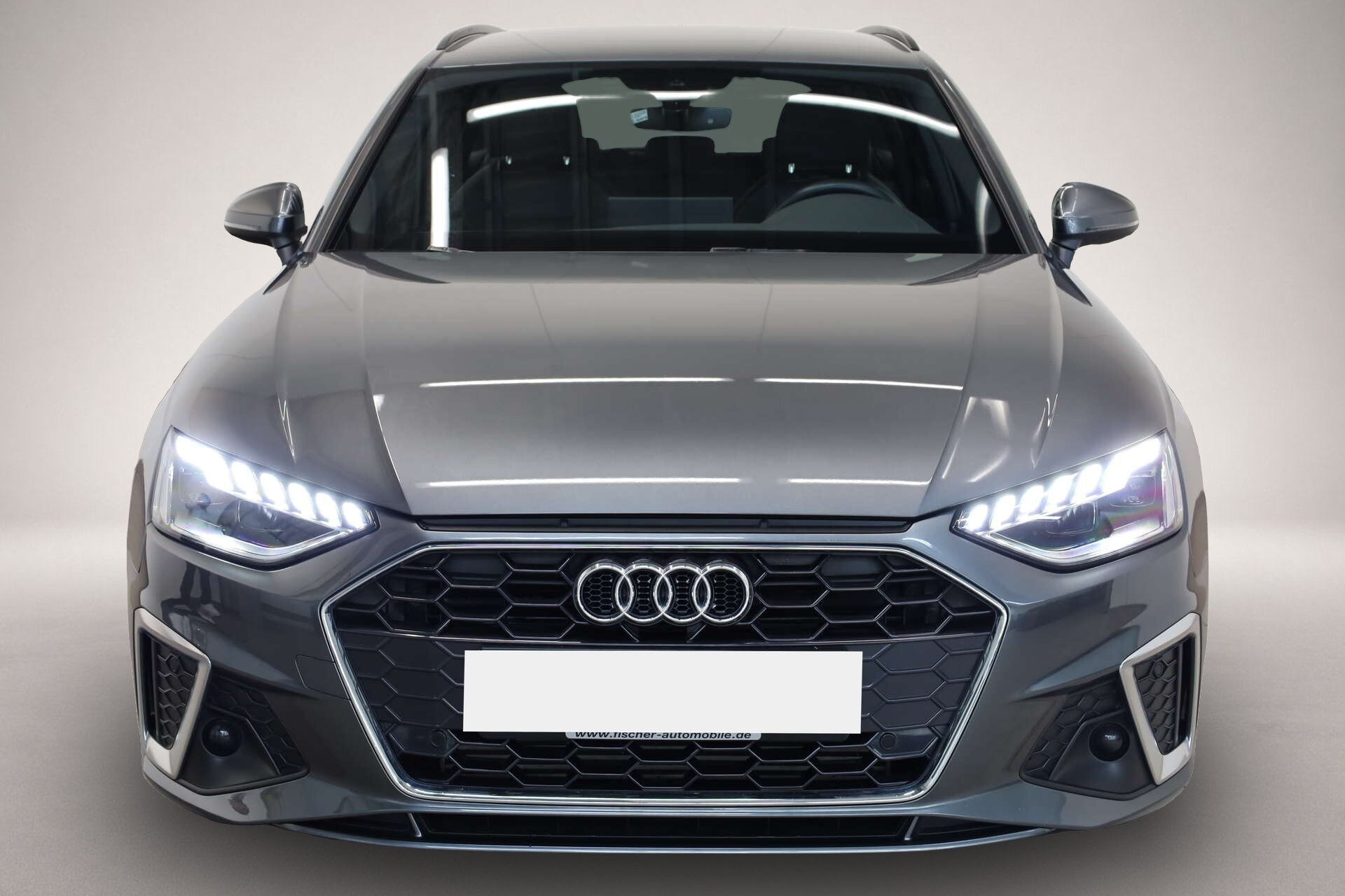Audi A4 (03/2023, Benzin)