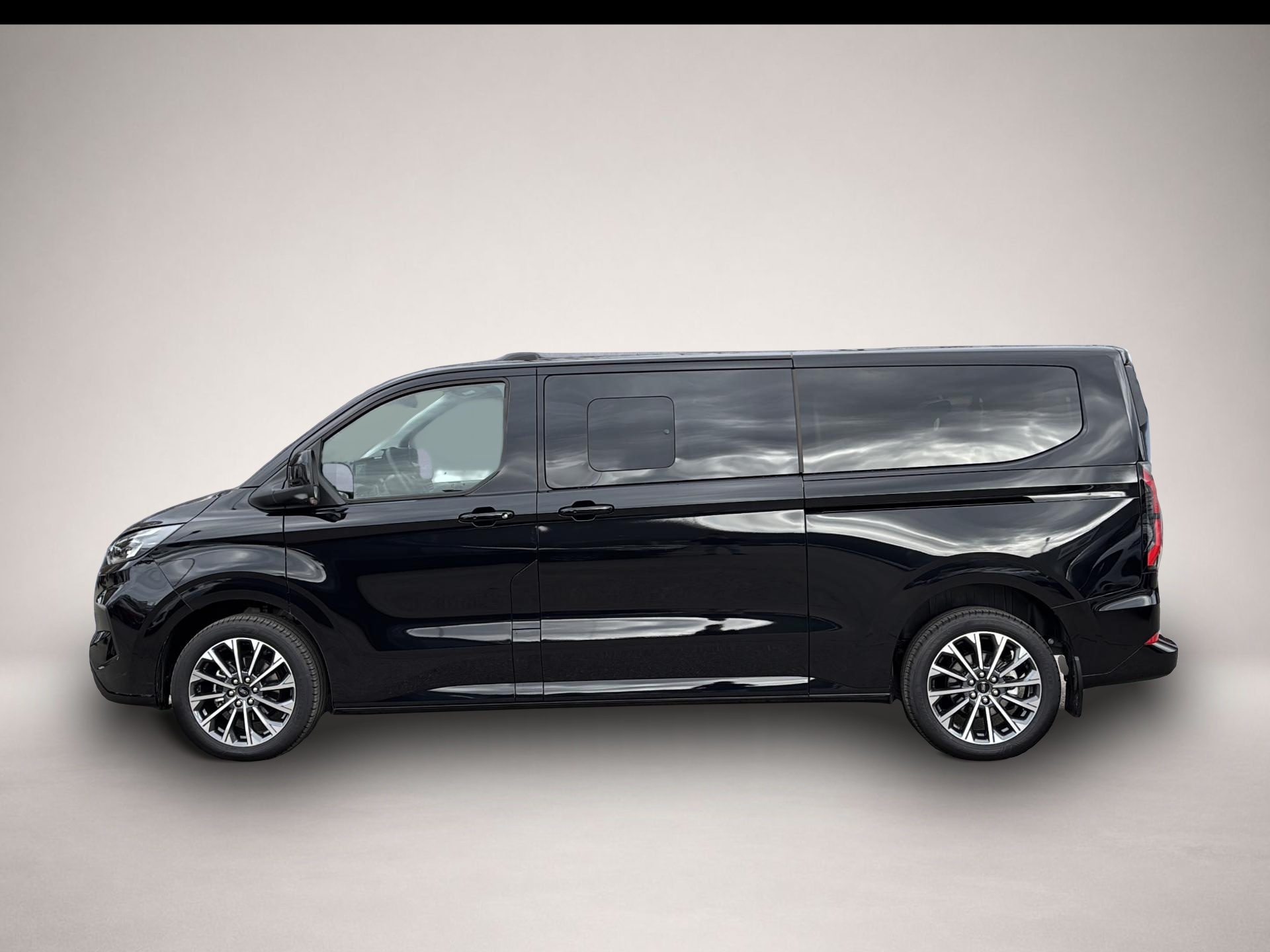 Ford Tourneo Custom (11/2025, Diesel)