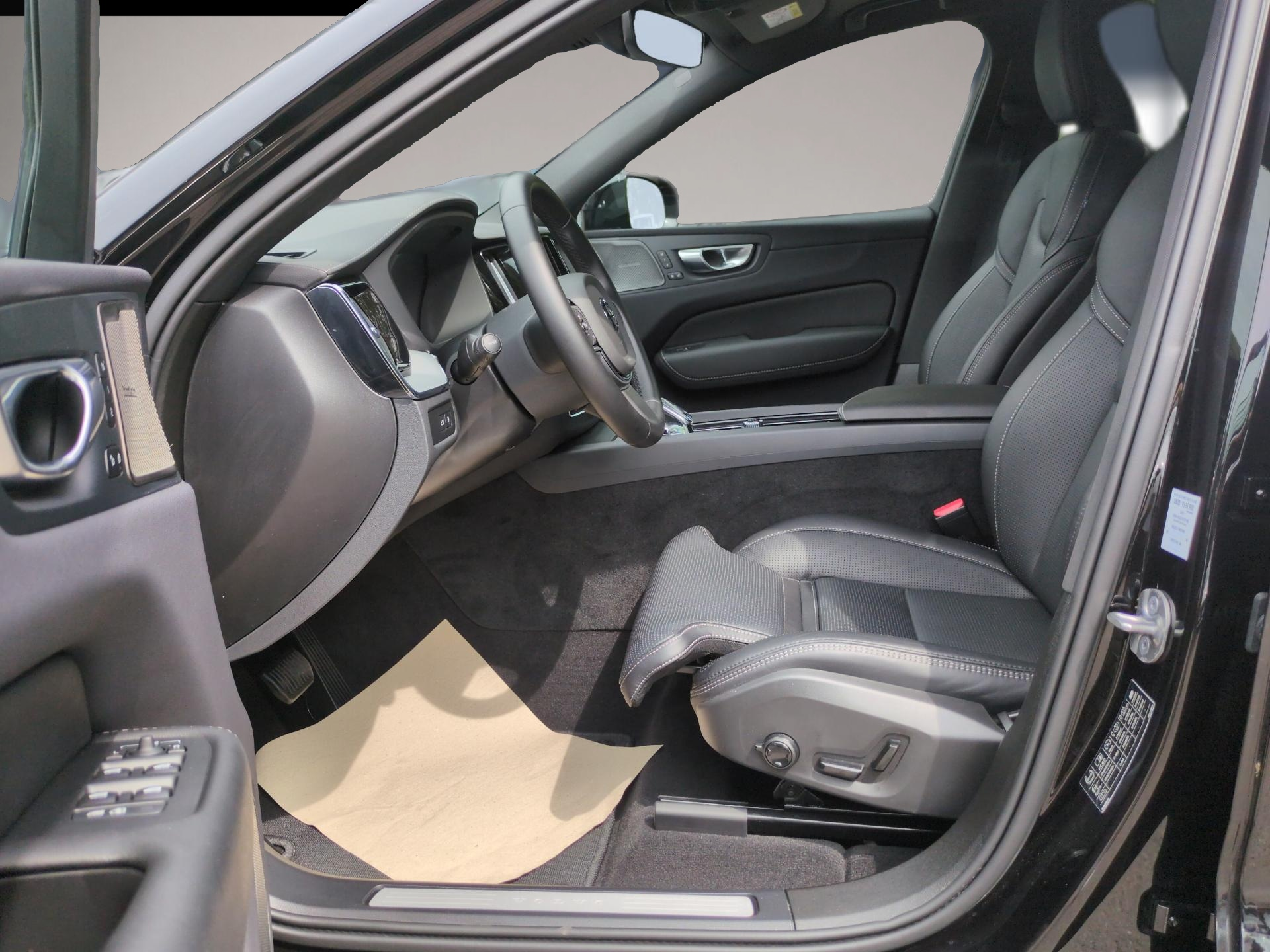 Volvo XC60 (08/2025, Hybrid (Benzin/Elektro))