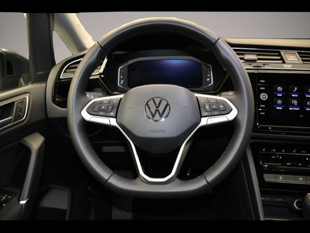 Volkswagen Touran (10/2025, Benzin)