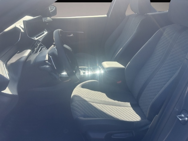 Peugeot 2008 (03/2024, Benzin)