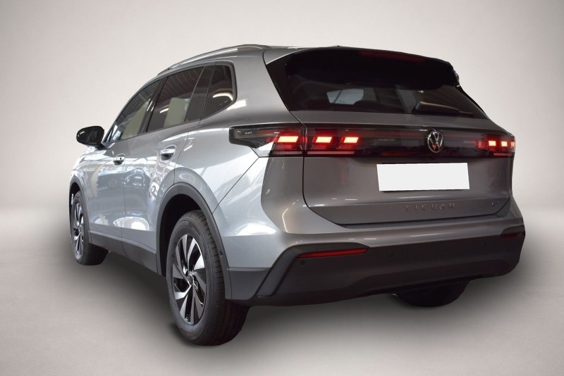 Volkswagen Tiguan (, Benzin)