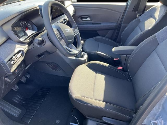 Dacia Sandero, image 2 of 4