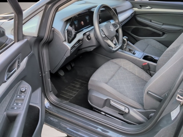 Volkswagen Golf (04/2023, Benzin)
