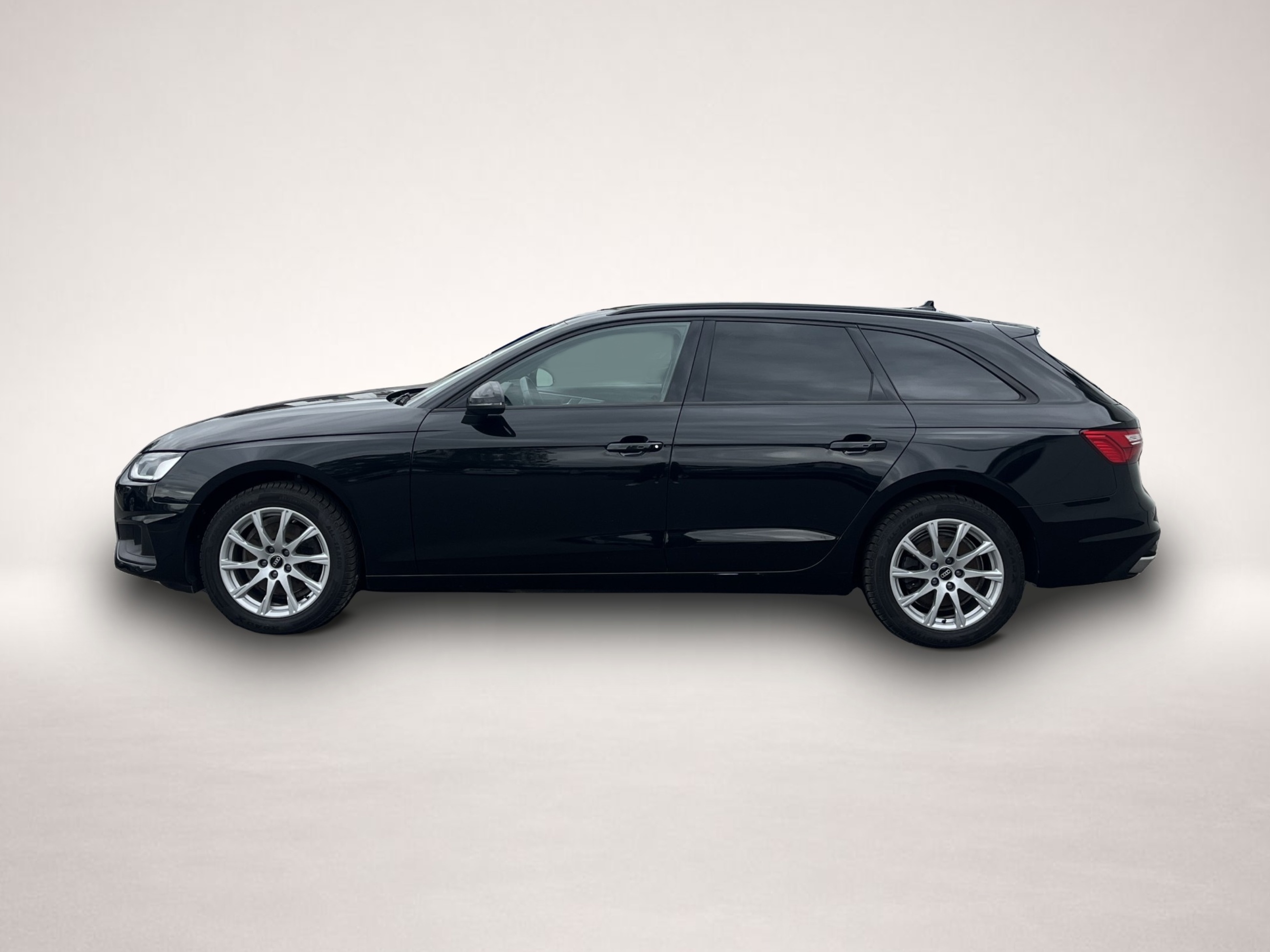 Audi A4 (09/2022, Benzin)