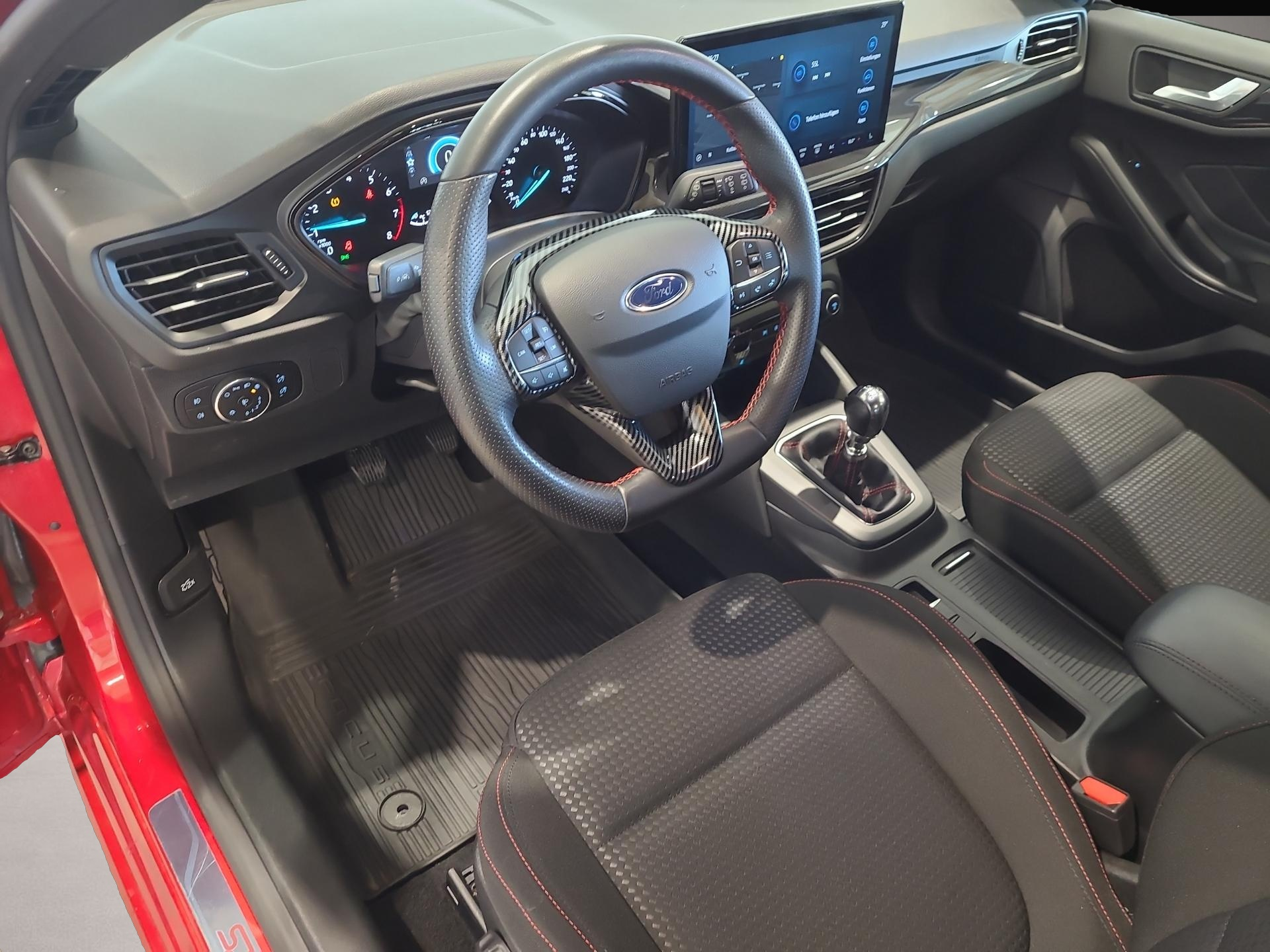 Ford Focus (08/2022, Benzin)