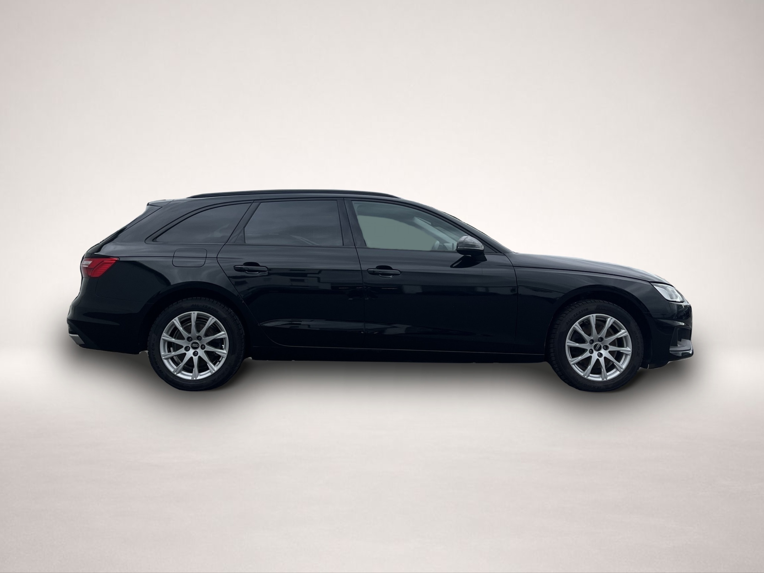 Audi A4 (09/2022, Benzin)