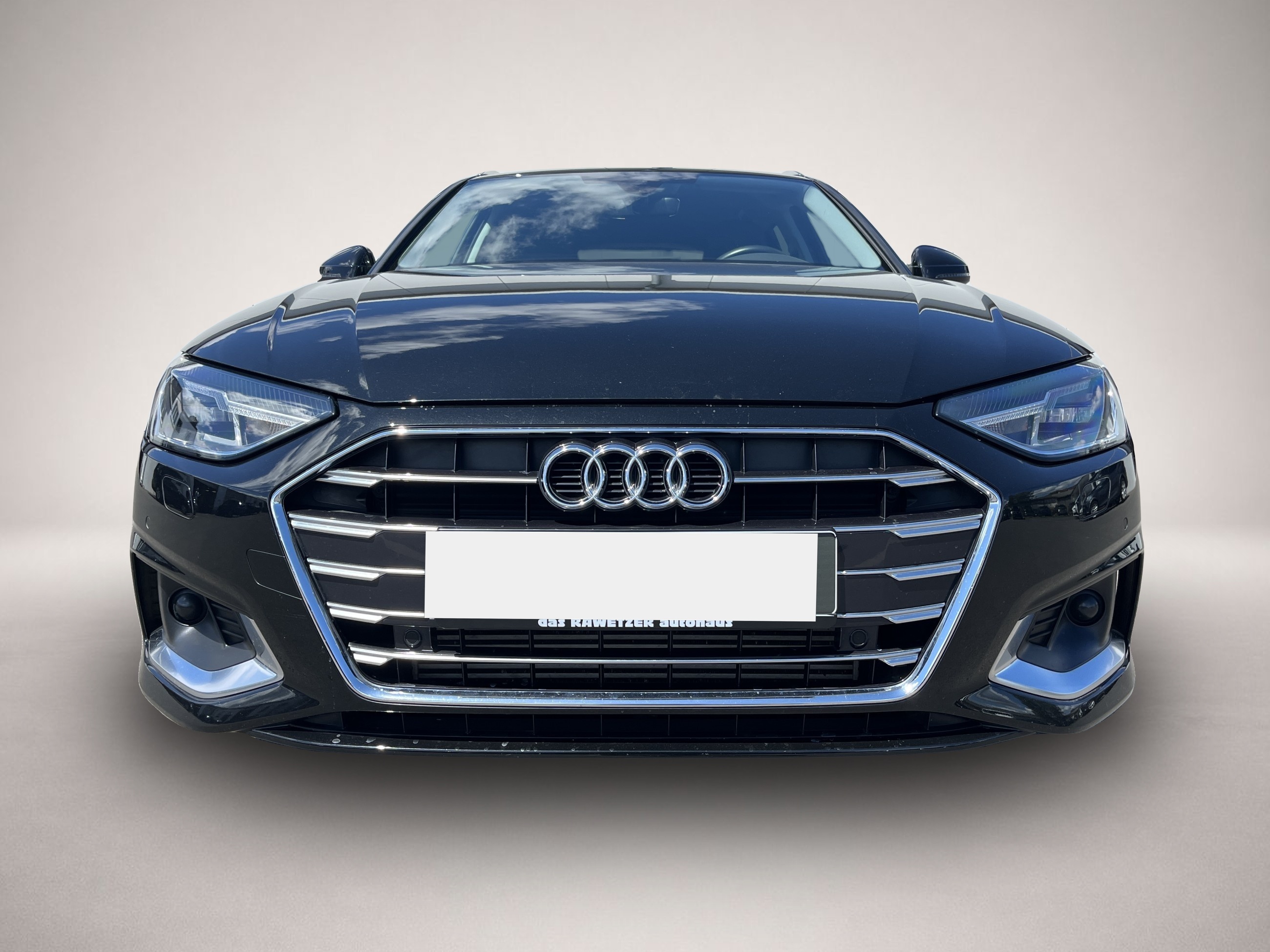Audi A4 (02/2023, Benzin)