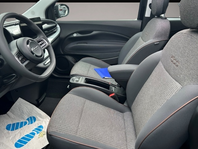 Fiat 500e (11/2022, ELECTRIC)