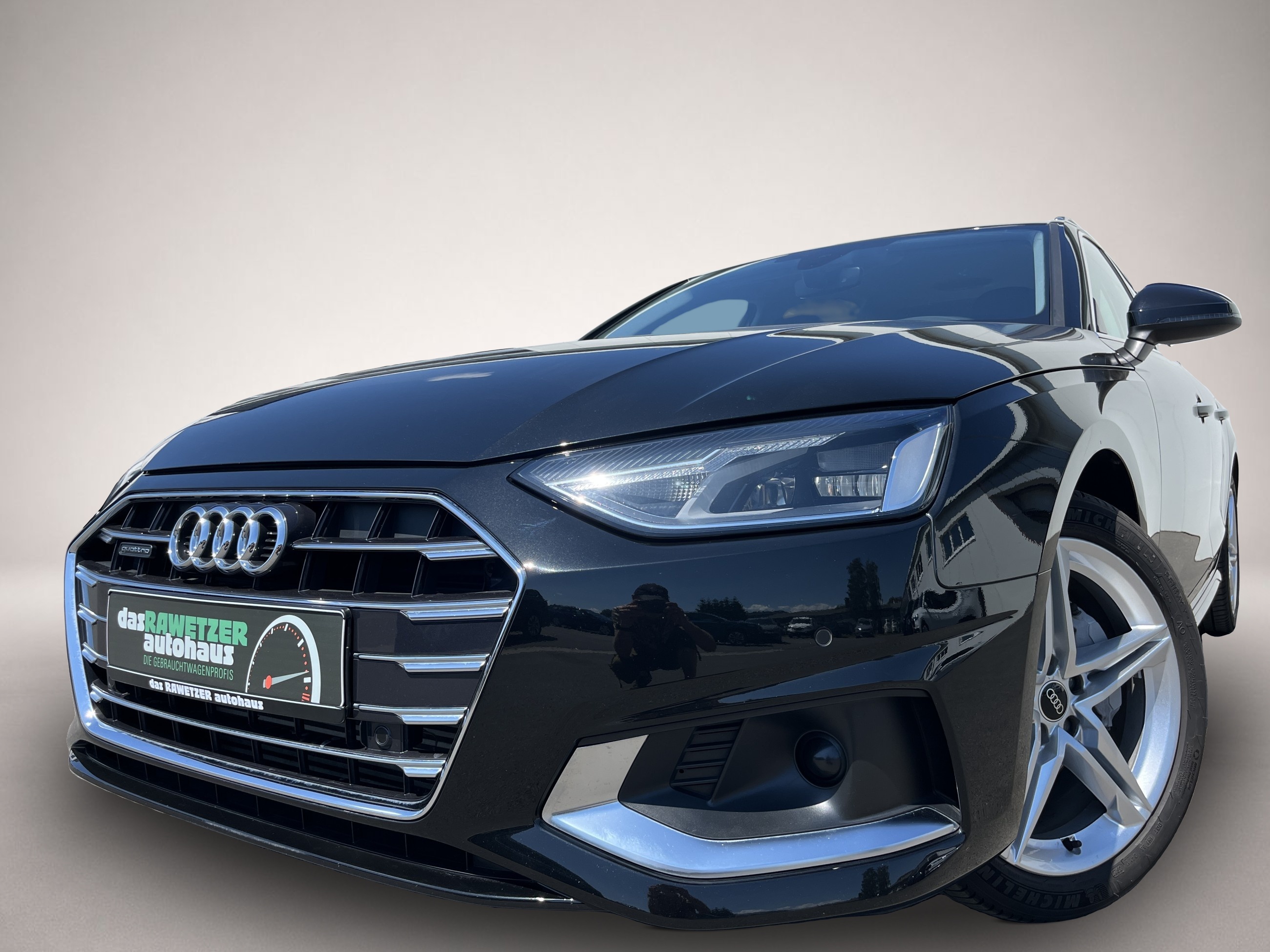 Audi A4 (03/2023, Benzin)