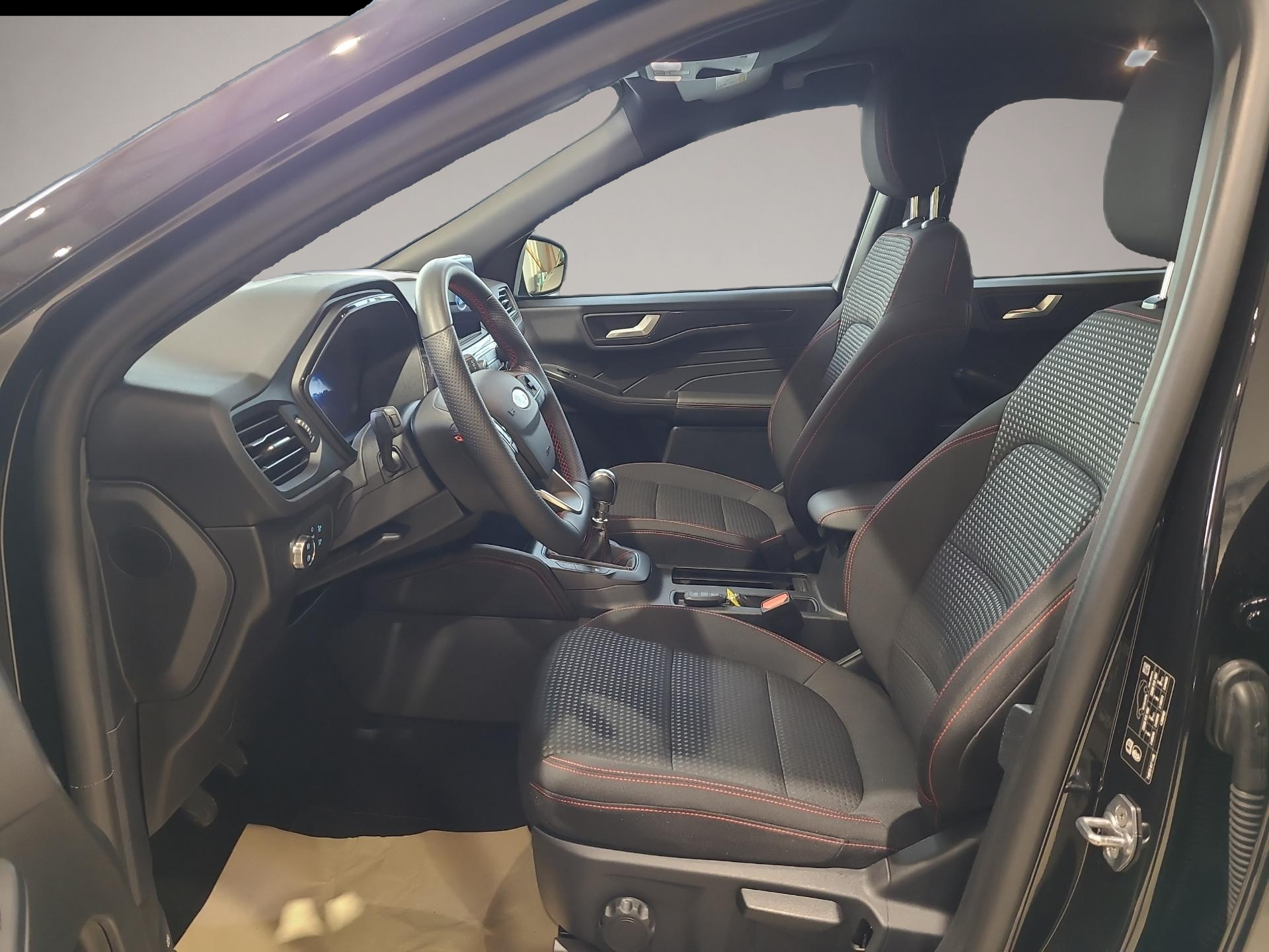 Ford Kuga (11/2023, Benzin)
