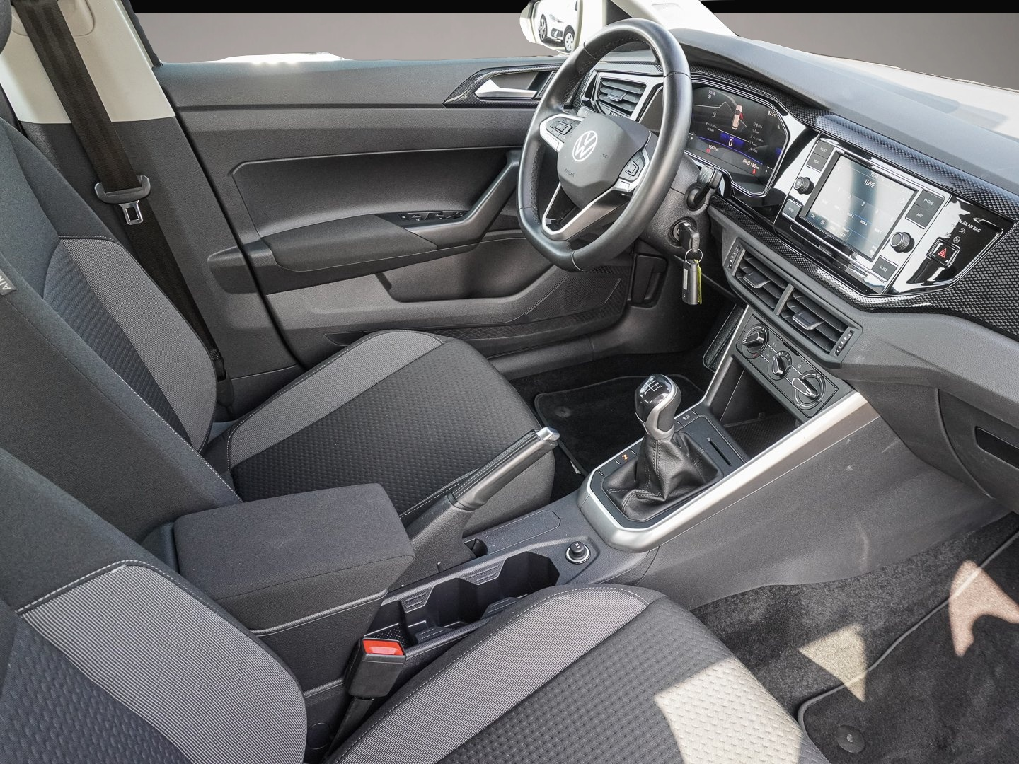 Volkswagen Polo (04/2024, Benzin)
