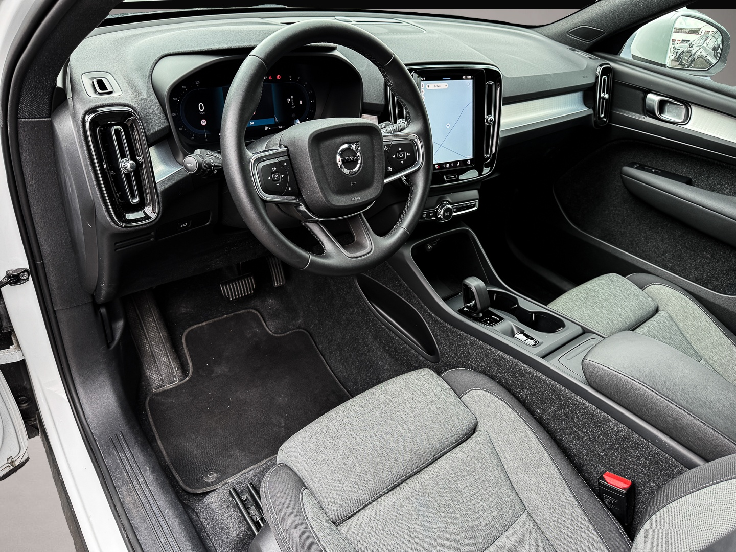 Volvo XC40 (04/2025, Benzin)