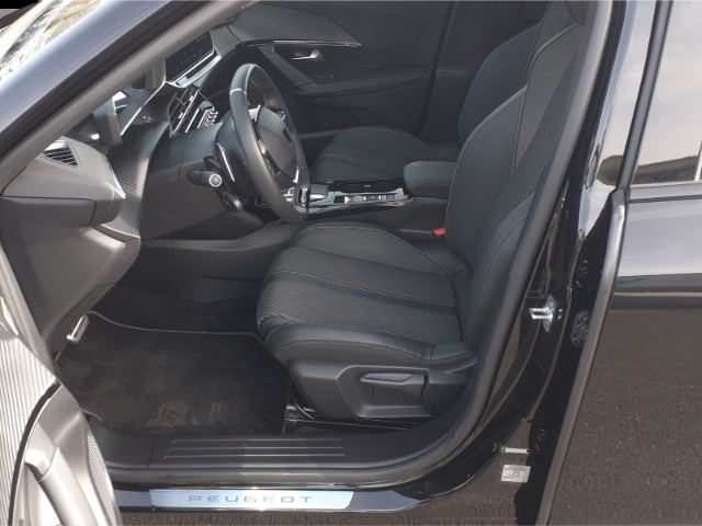 Peugeot 2008 (02/2024, Benzin)
