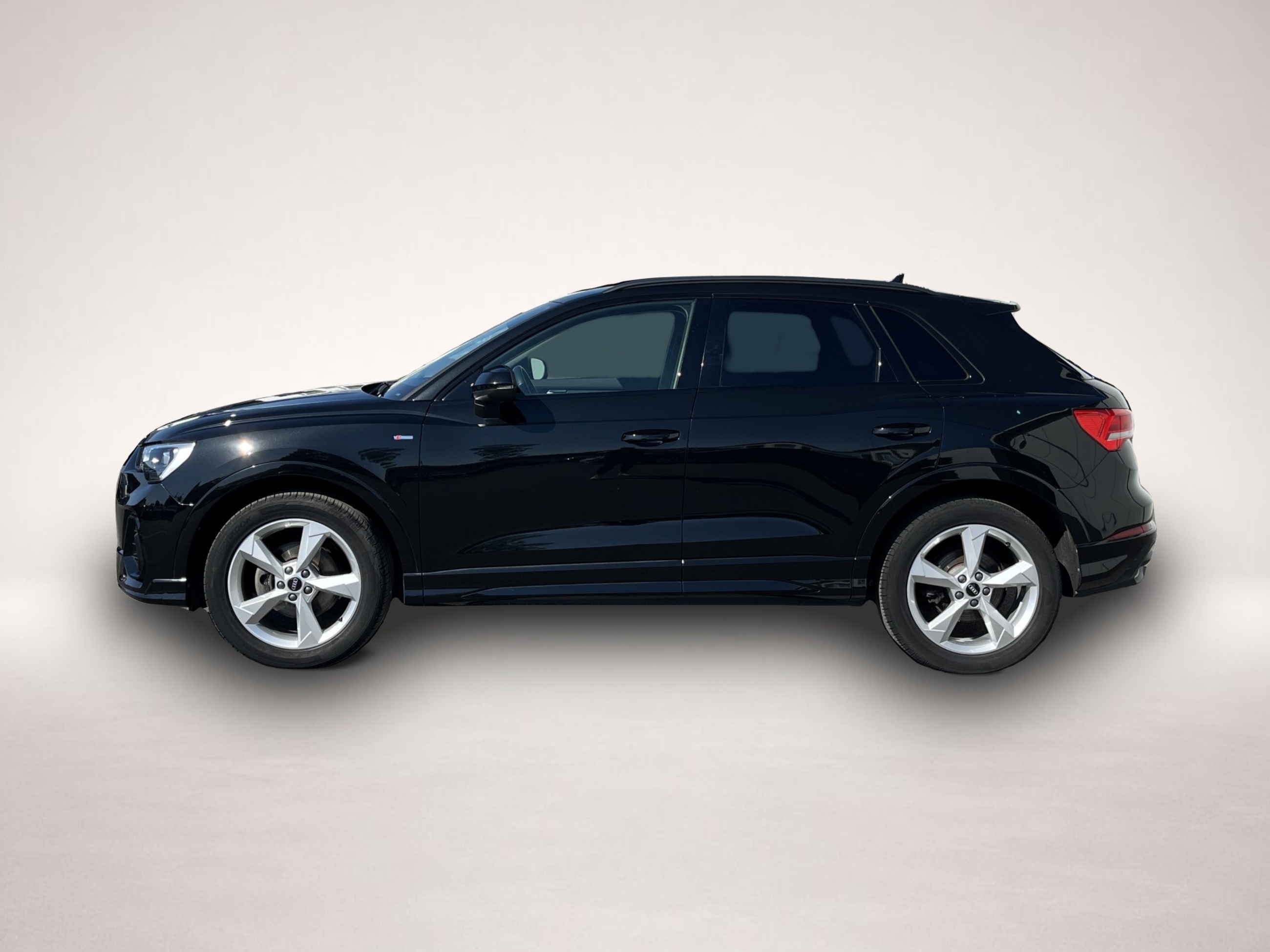 Audi Q3 (12/2022, Benzin)
