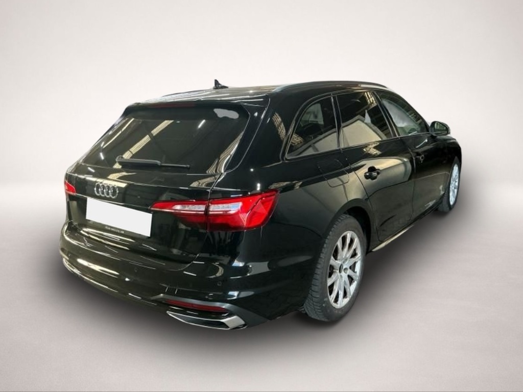 Audi A4 (05/2023, Benzin)