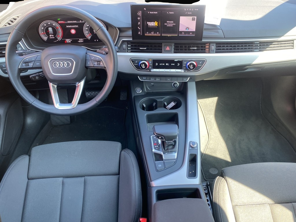 Audi A4 (03/2024, Benzin)