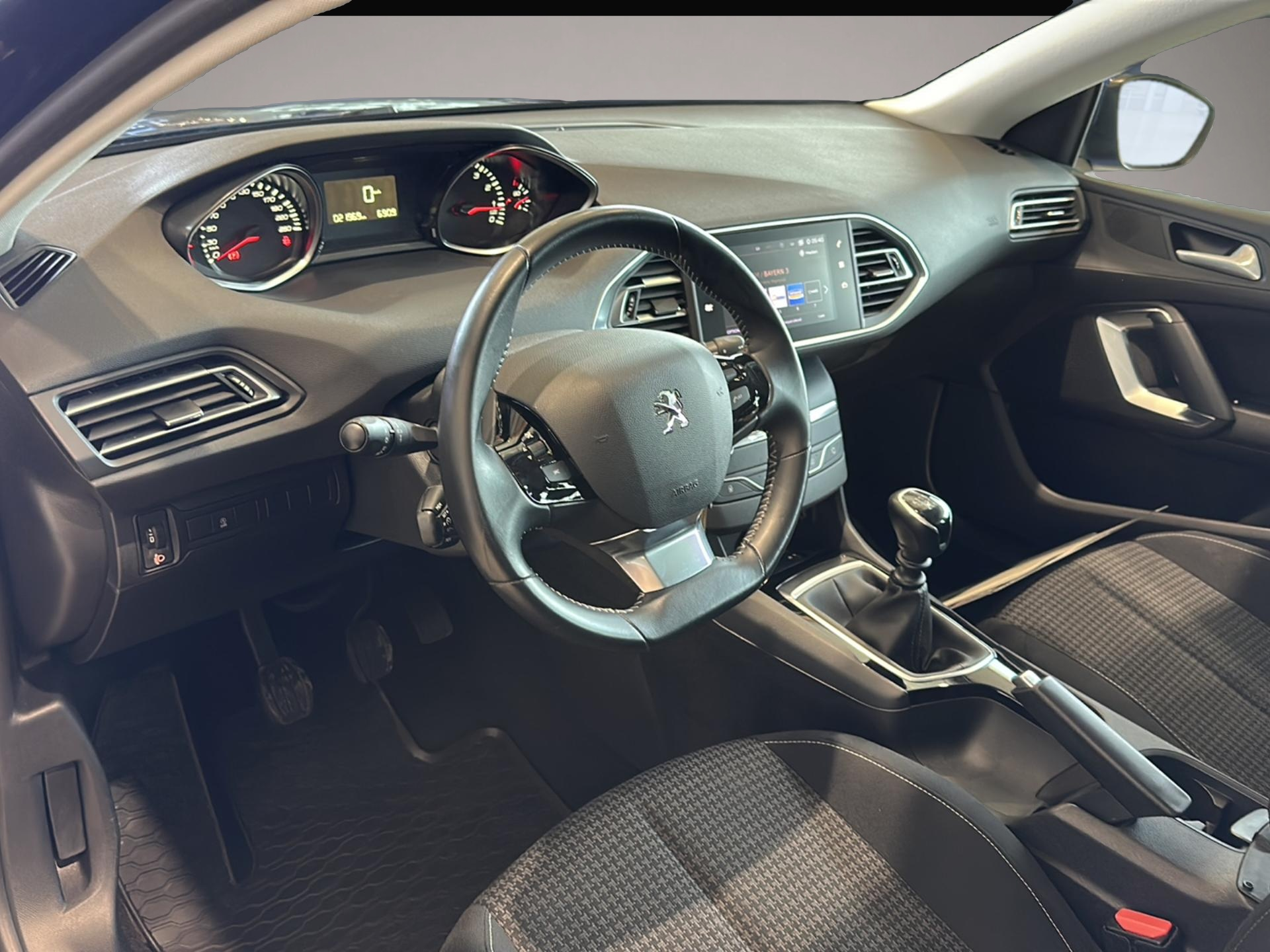 Peugeot 308 (02/2020, Benzin)