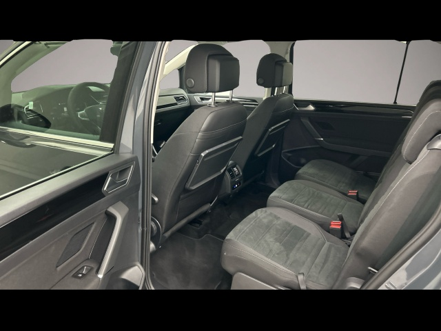 Volkswagen Touran (10/2025, Benzin)