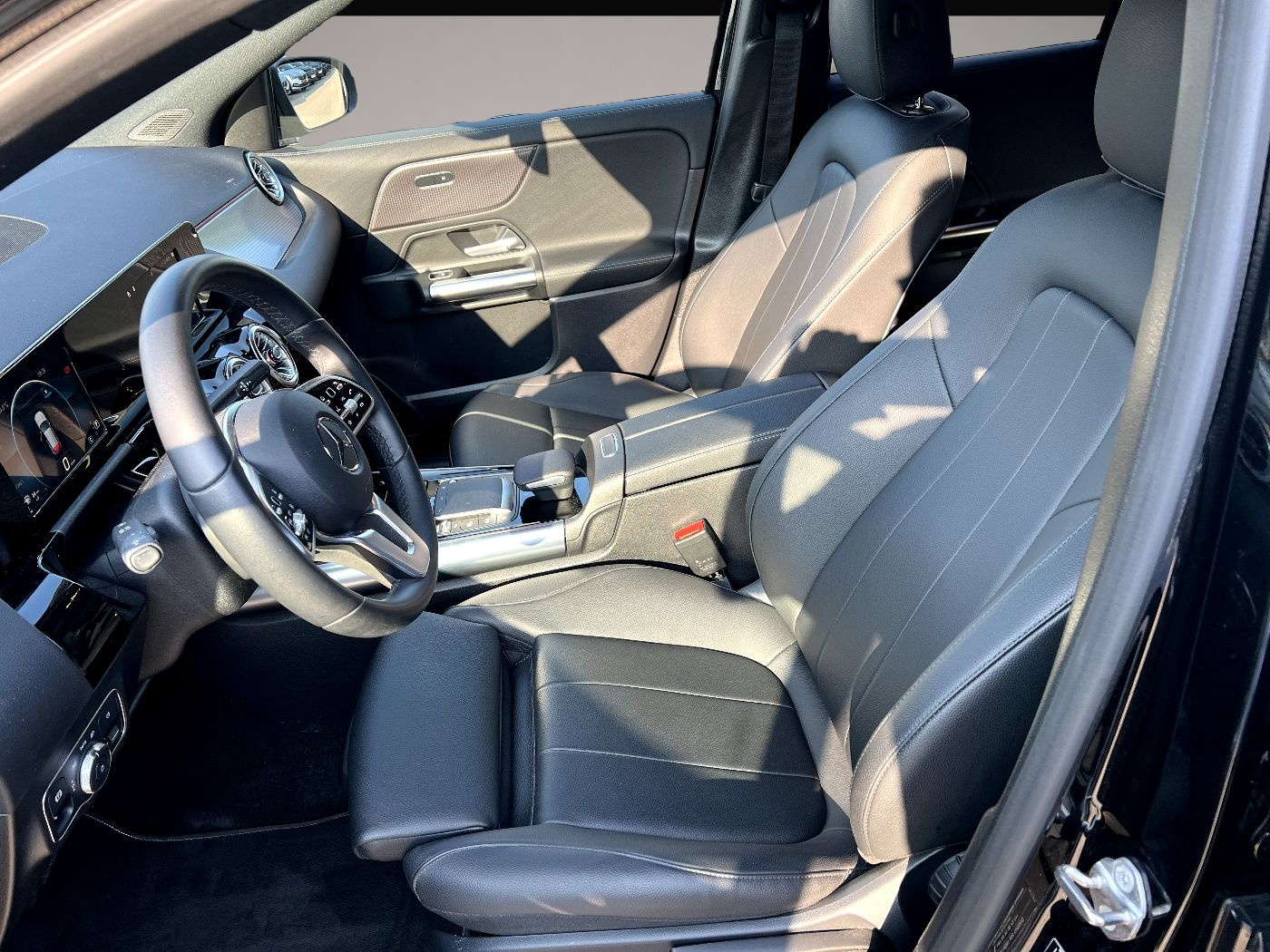 Mercedes-Benz GLA 250 (05/2022, Benzin)