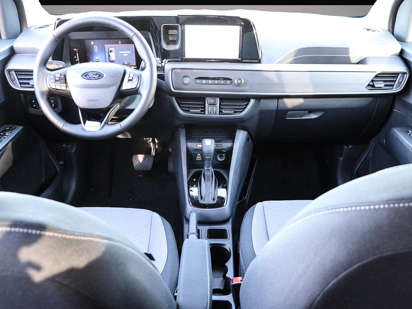 Ford Tourneo Courier (03/2026, Benzin)