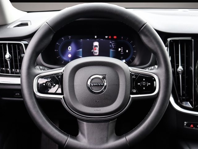 Volvo V60 (02/2025, Benzin)