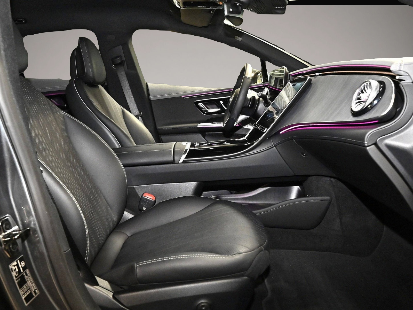 Mercedes-Benz EQE (08/2025, ELECTRIC)