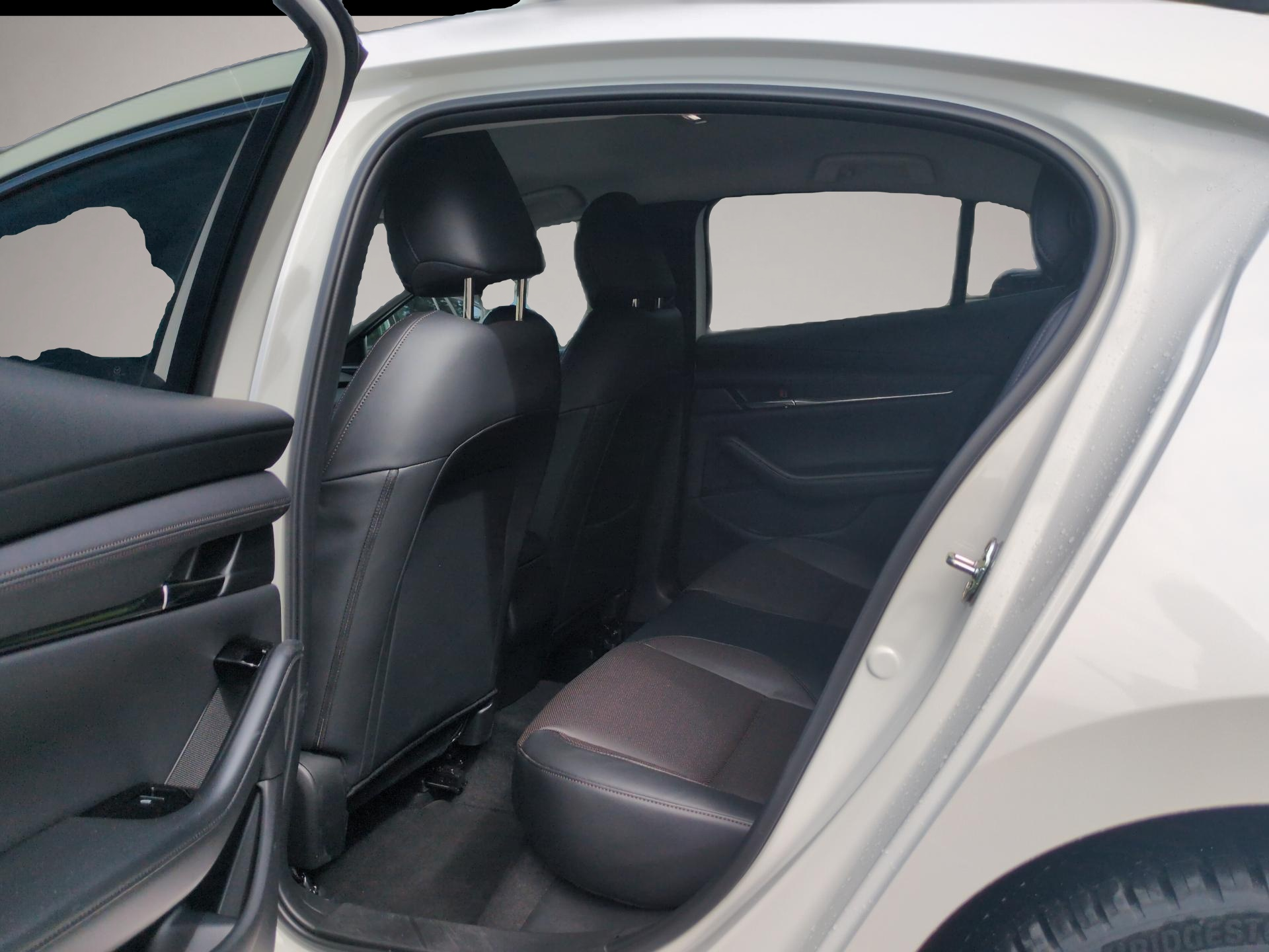 Mazda 3 (09/2025, Benzin)