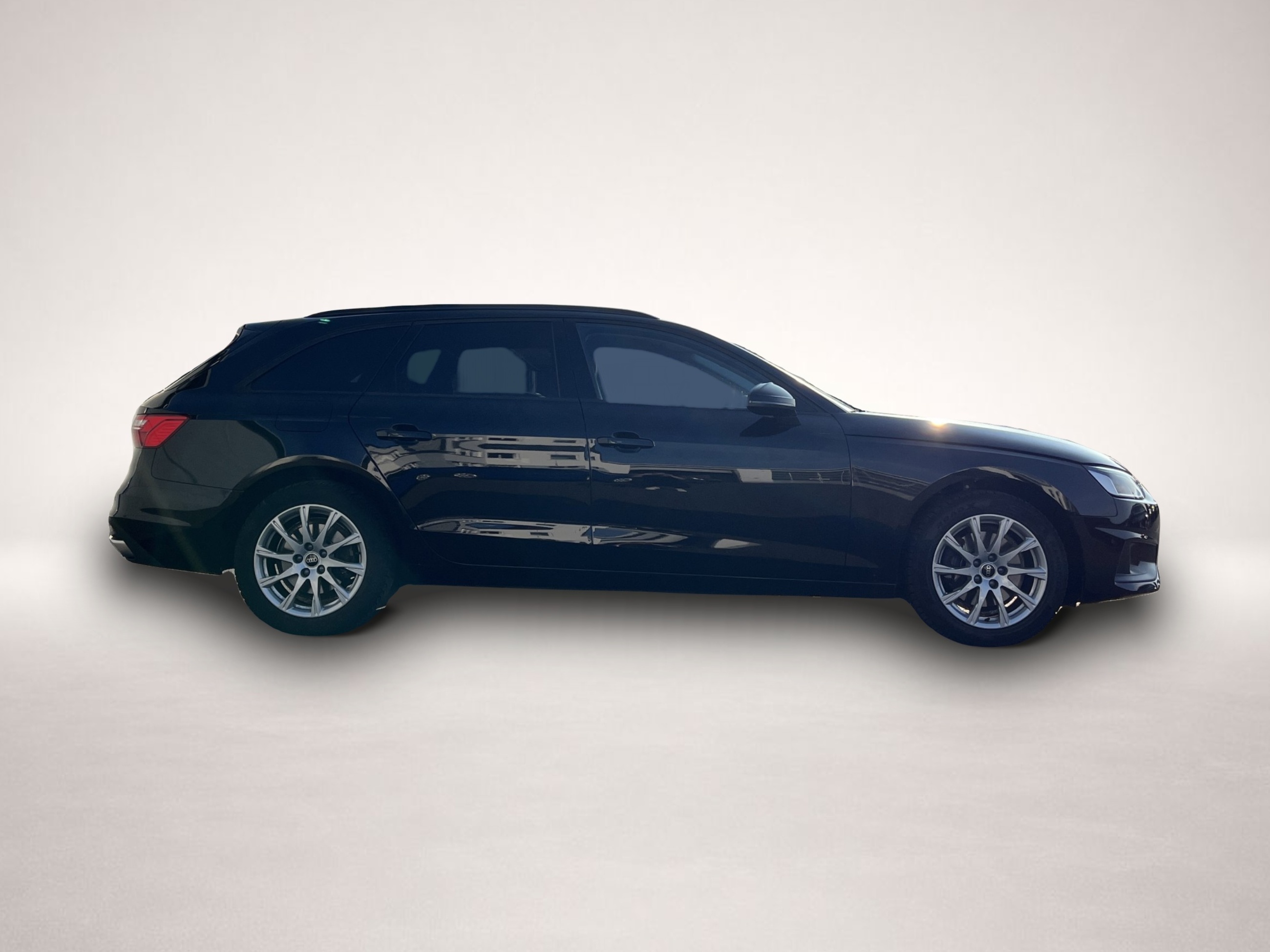 Audi A4 (08/2022, Benzin)