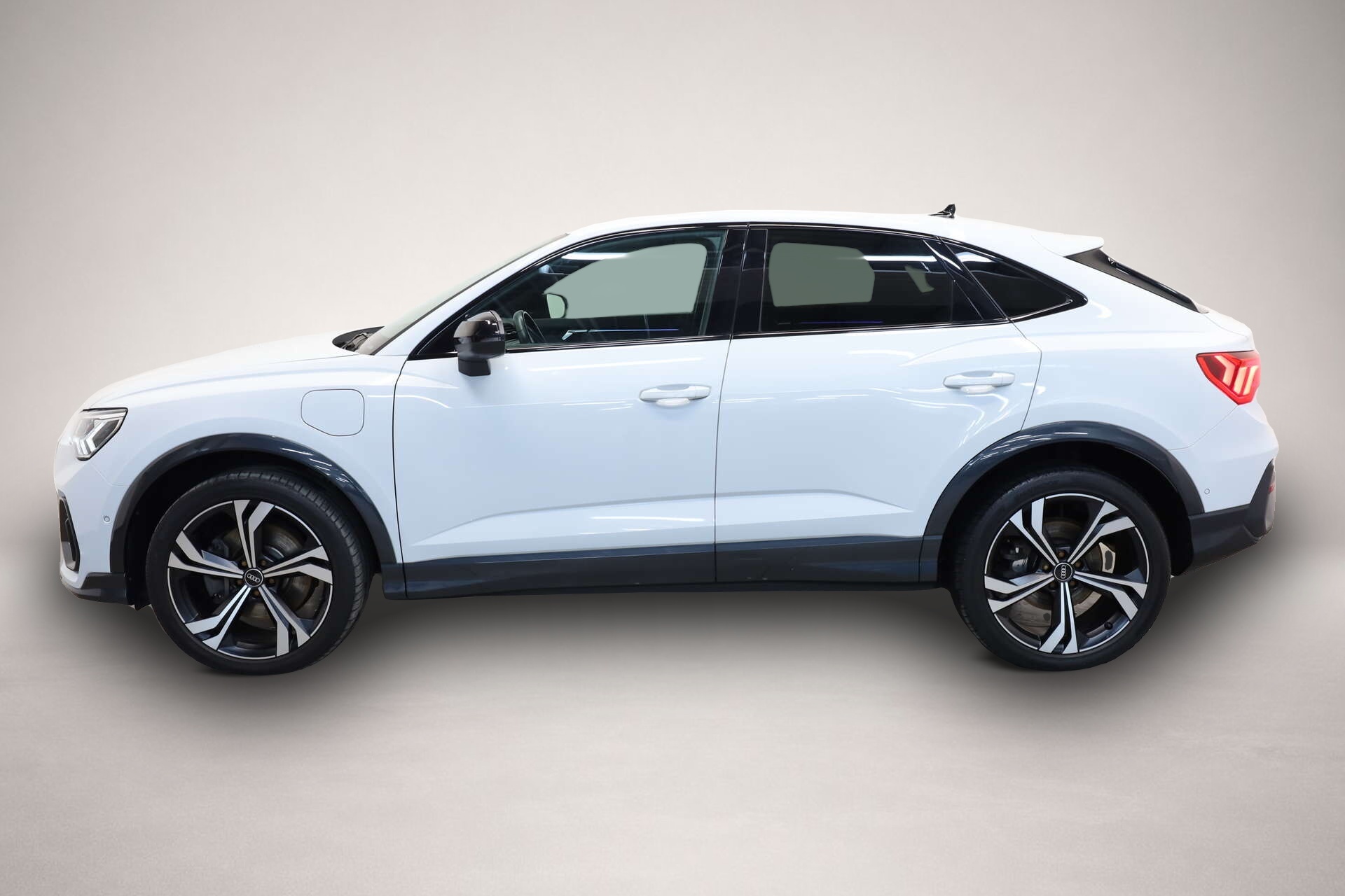 Audi Q3 (12/2022, Hybrid (Benzin/Elektro))