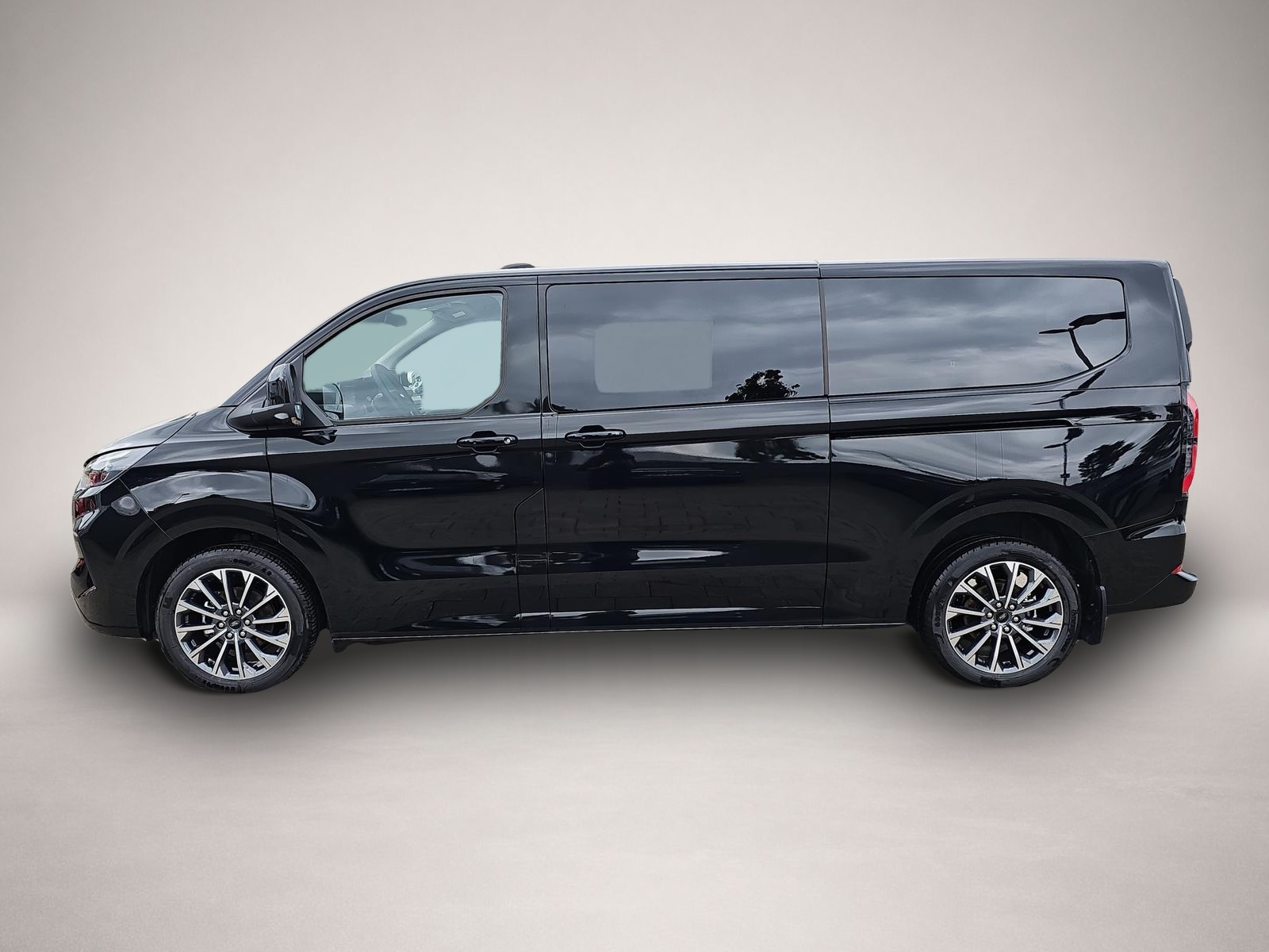 Ford Tourneo Custom (02/2026, Diesel)