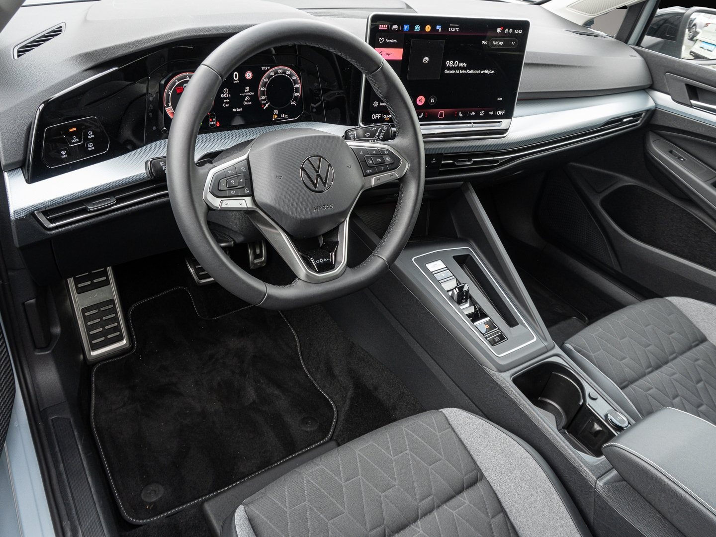 Volkswagen Golf (09/2025, Benzin)