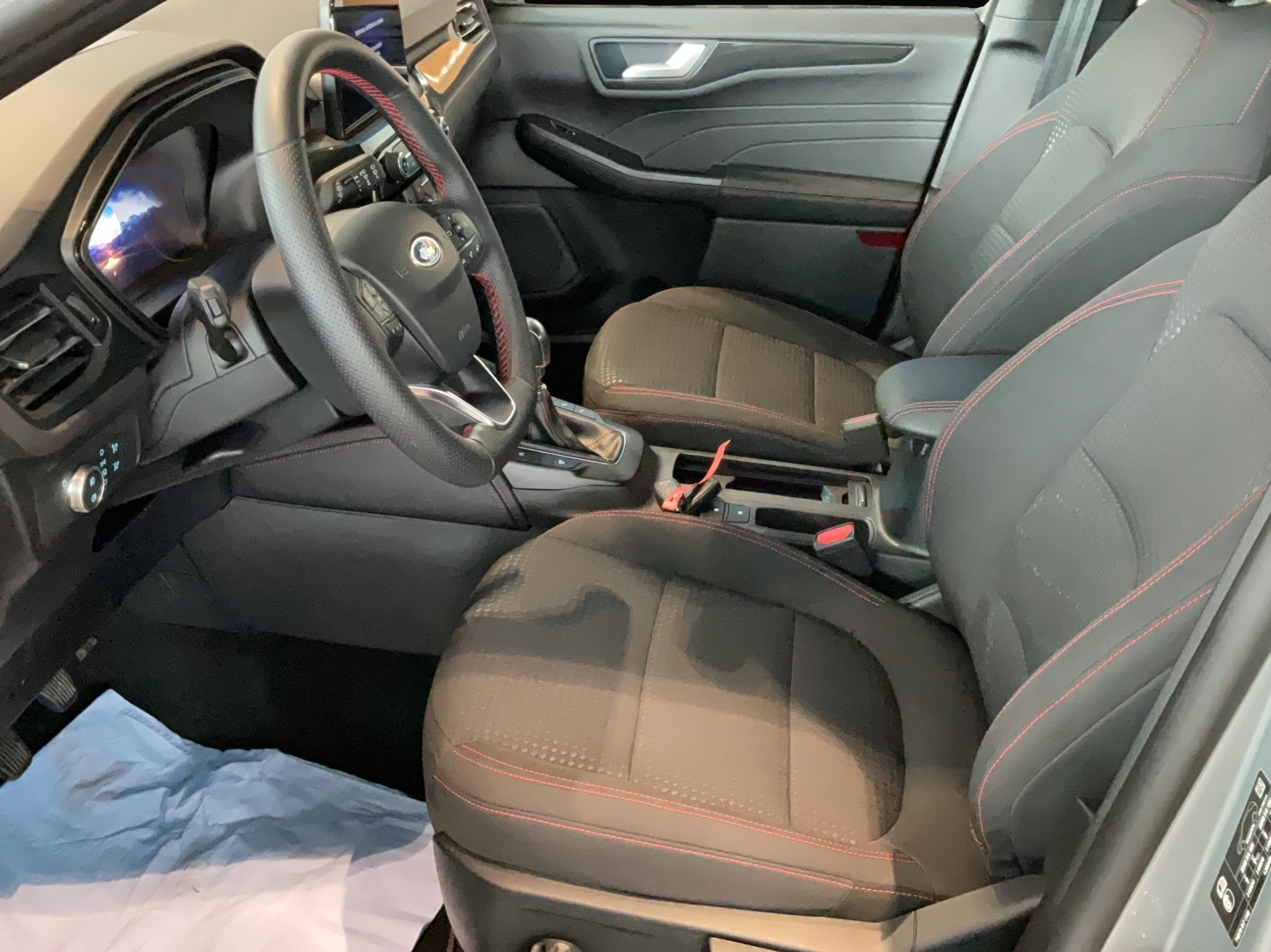 Ford Kuga (11/2023, Benzin)