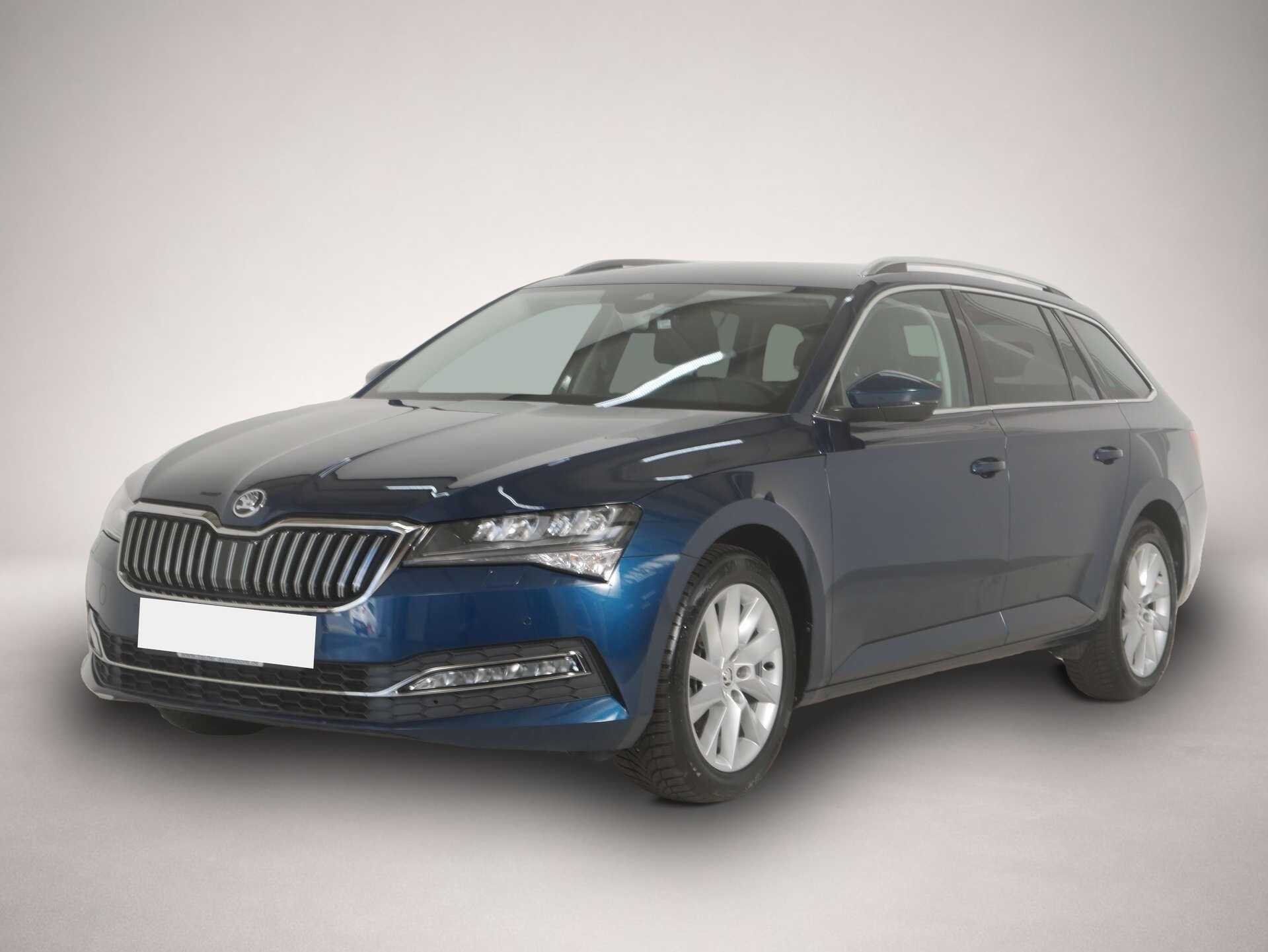 Skoda Superb (08/2023, Benzin)
