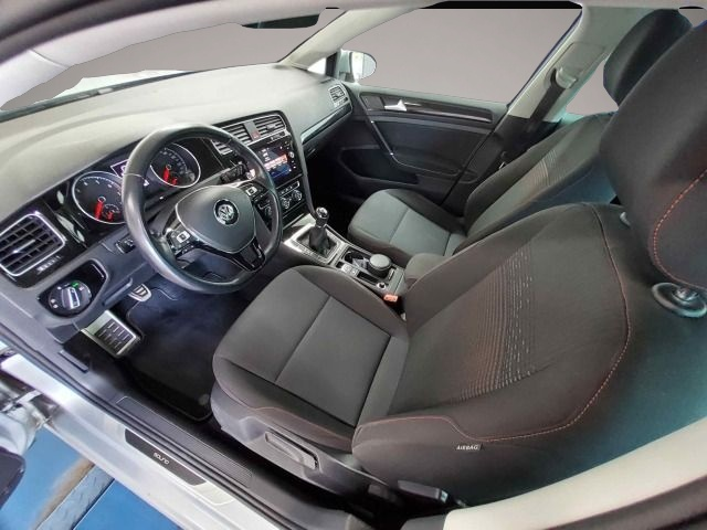 Volkswagen Golf (06/2018, Benzin)