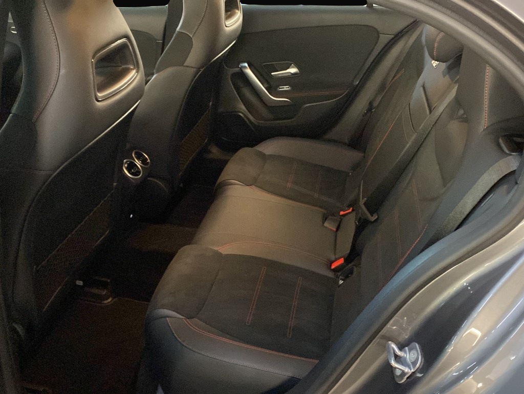 Mercedes-Benz A 180 (06/2025, Benzin)