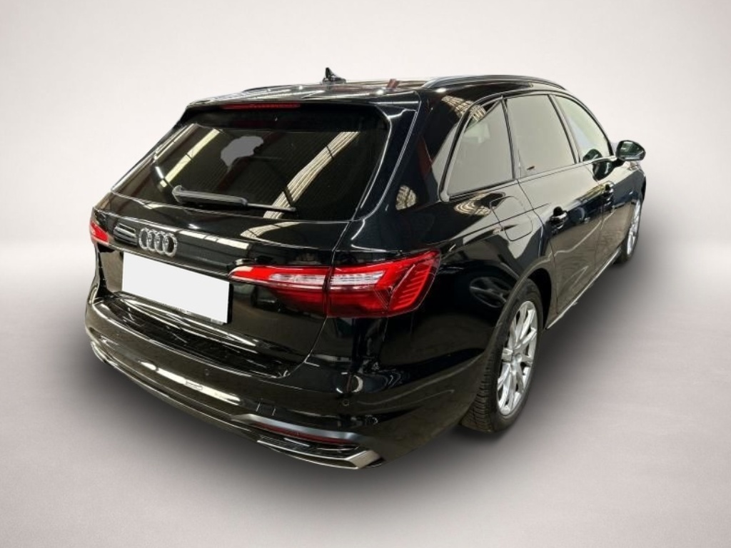 Audi A4 (03/2023, Benzin)
