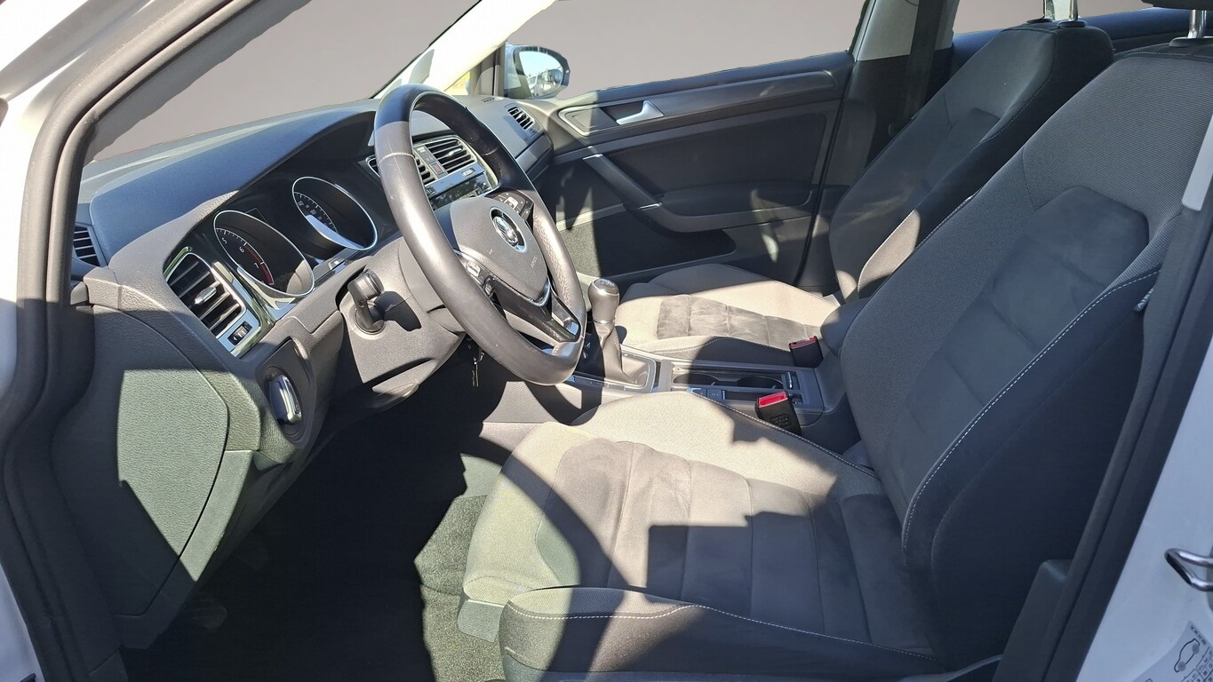 Volkswagen Golf (01/2019, Benzin)