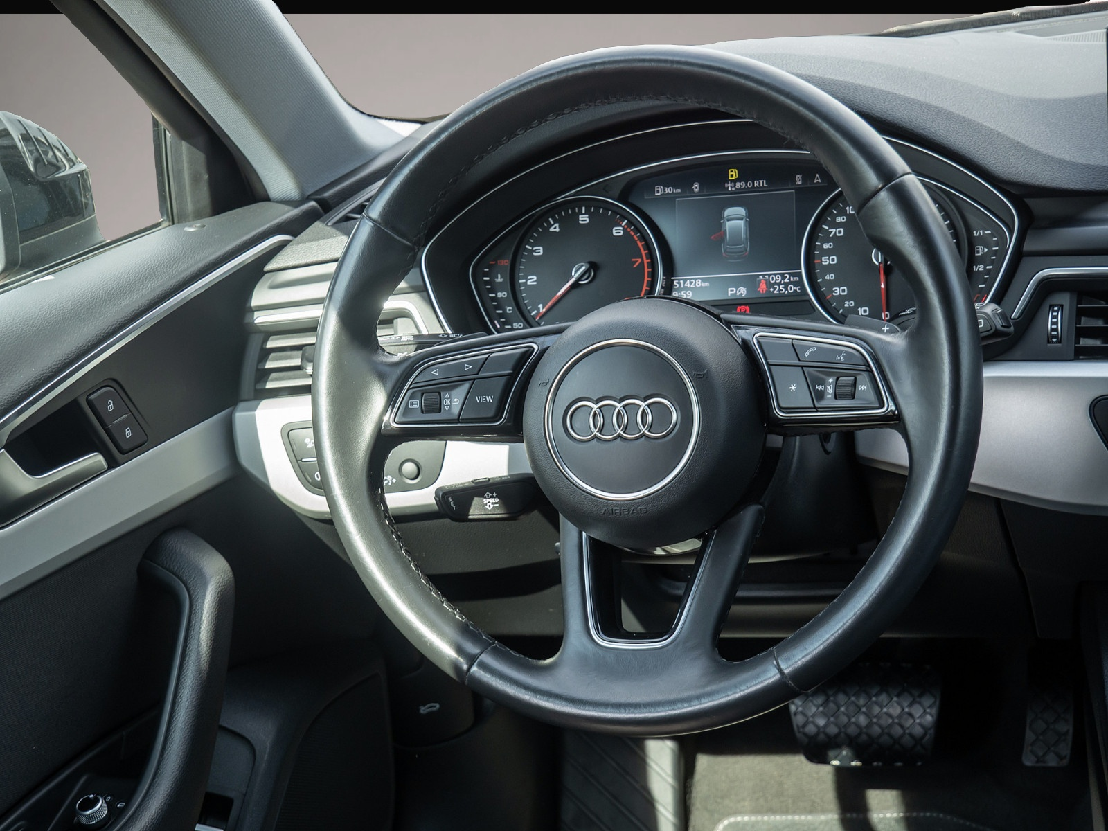 Audi A4 (02/2022, Benzin)
