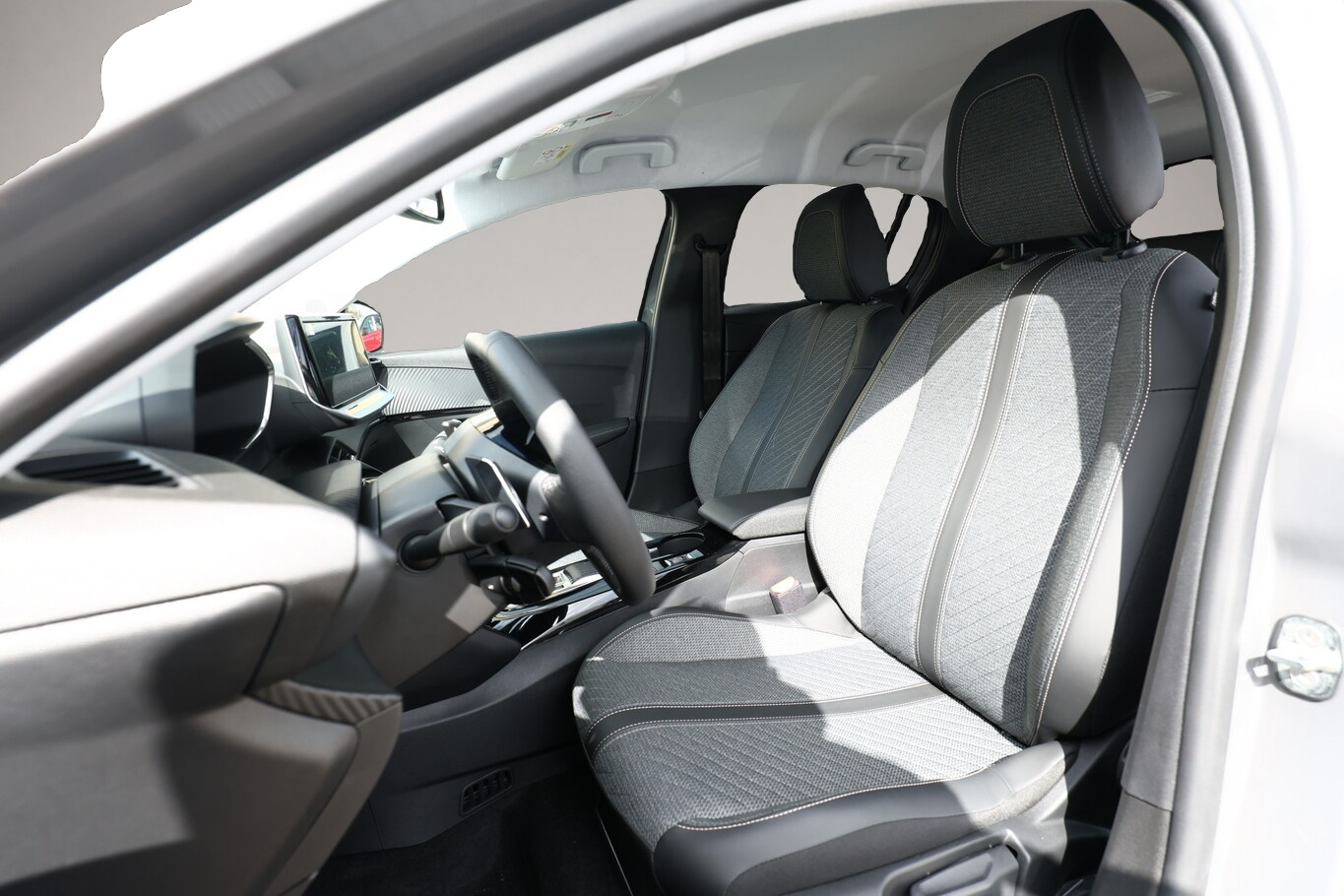Peugeot 208 (11/2025, Benzin)