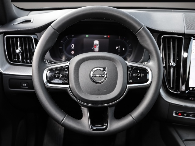 Volvo XC60 (12/2023, Benzin)